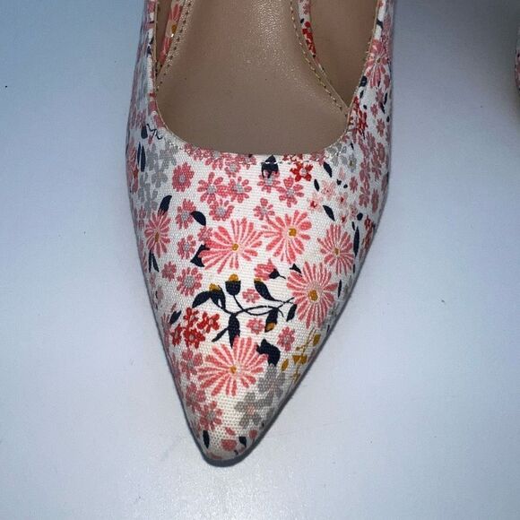 Old Navy Ditzy Floral Canvas Pump - Picture 2 of 12